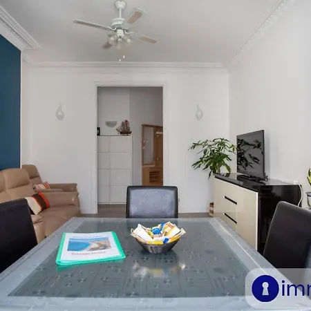 Near Station And Shops Appartement